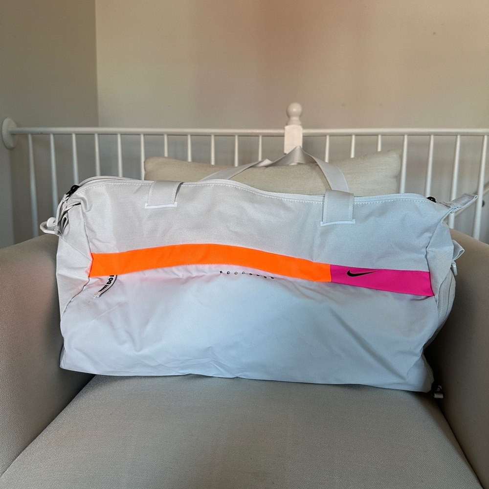 NIKE W Radiate Club - GFX Sunrise